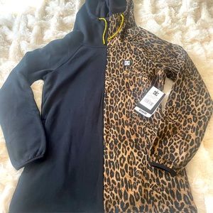 Women’s Size small DC fleece with media pockets
